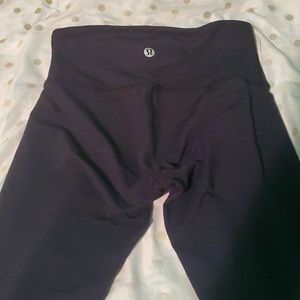 Lululemon athletic titles size 4
